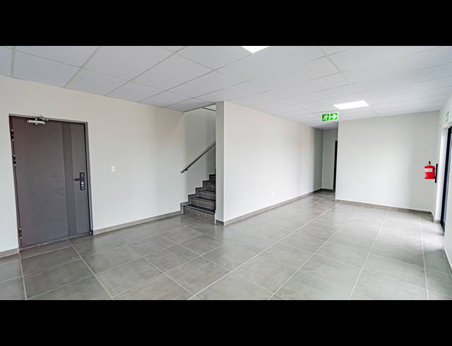 596M² WAREHOUSE FOR SALE IN KNOPJESLAAGTE
